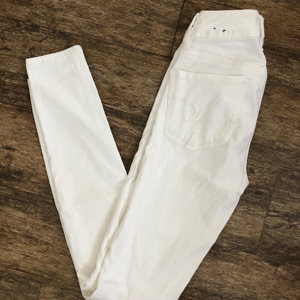 AMERICAN EAGLE SUPER SUPER STRETCH WHITE JEANS 0